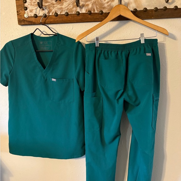 Figs Hunter Green Scrubs - Picture 3 of 11